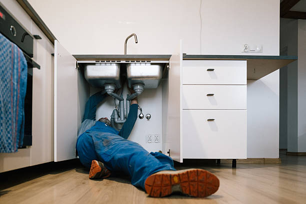 Professional Leak Detection technician working in Briarcliff Manor, NY